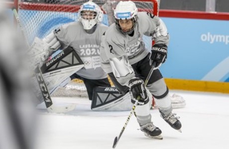 Thawab Al-Subaey playing ice hockey at Lausanne 2020